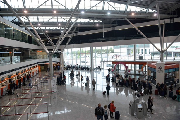 Nowy terminal na lotnisku im. Fryderyka Chopina.Na zdjęciu: Hala odlotów. fot. (cat) PAP/Jakub Kamiński