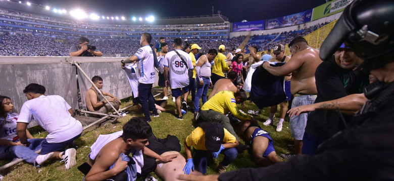 Kibice próbowali sforsować bramę stadionu. Co najmniej 9 osób nie żyje