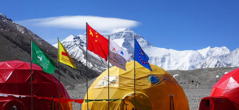 Kolejki w drodze na Mount Everest. Zobacz zdjęcie z ośmiotysięcznika