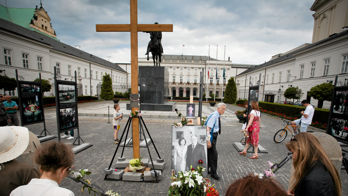 Na 17 marca zapowiedziana jest premiera filmu "Krzyż", który jest kontynuacją filmu Jana Pospieszalskiego i Ewy Stankiewicz, "Solidarni 2010" - czytamy na portalu niezalezna.pl.