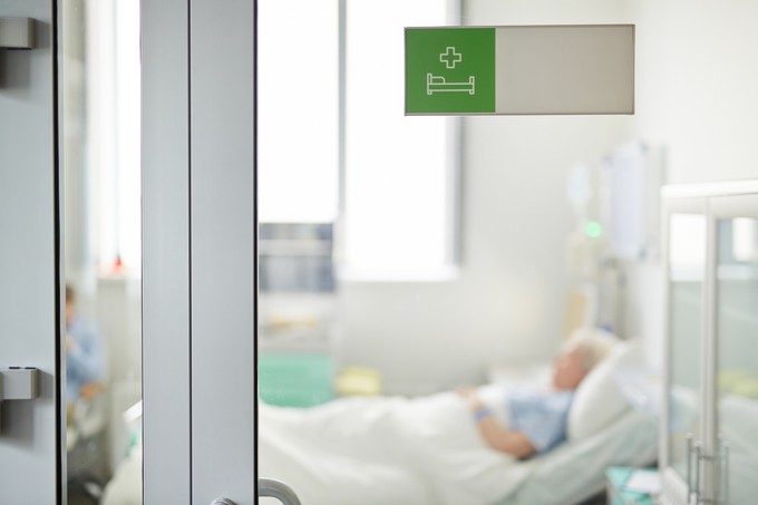 Feloldották a látogatási tilalmat a PTE klinikáin