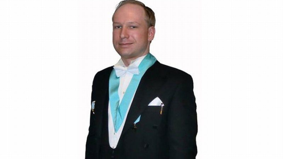 breivik w stroju masona