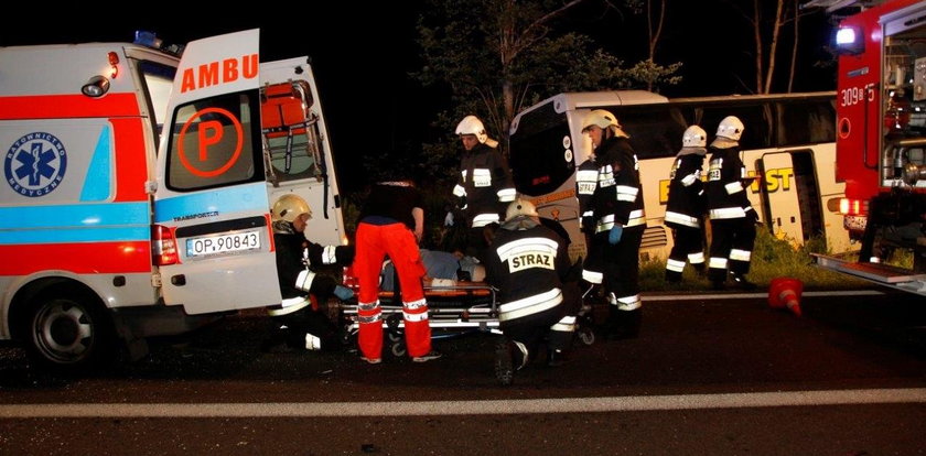 Groźny wypadek pod Opolem. Autokar zderzył się z busem
