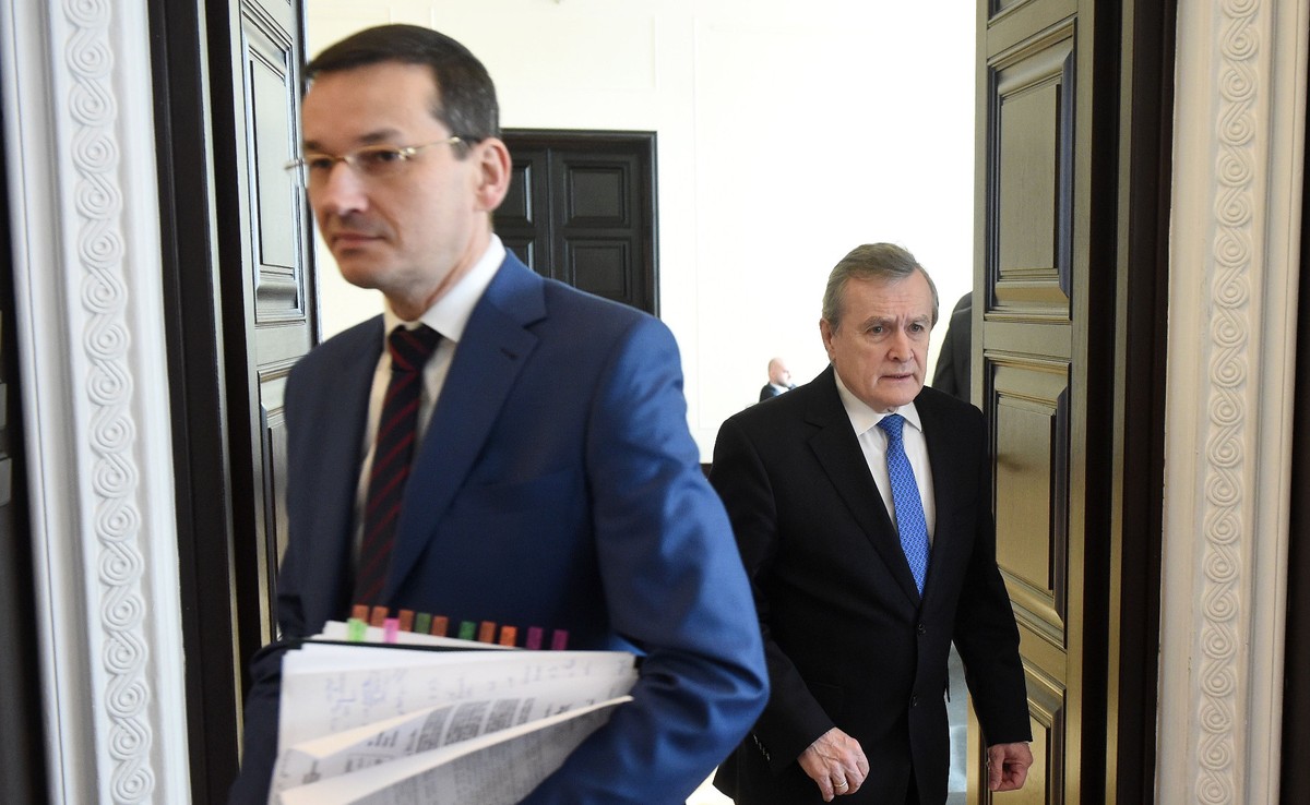 Wicepremier Mateusz Morawiecki i wicepremier Piotr Gliński