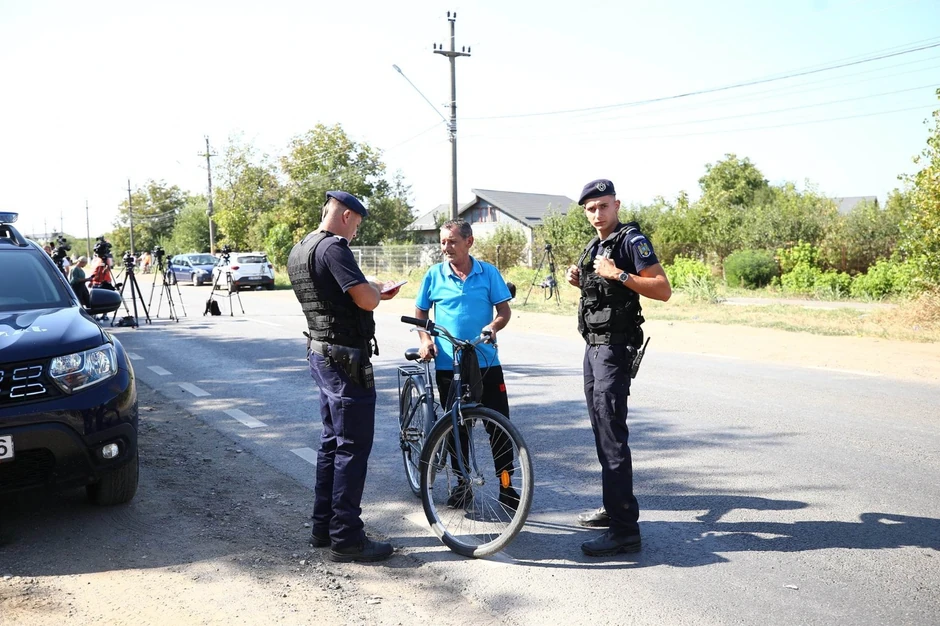 Policija sa svedocima