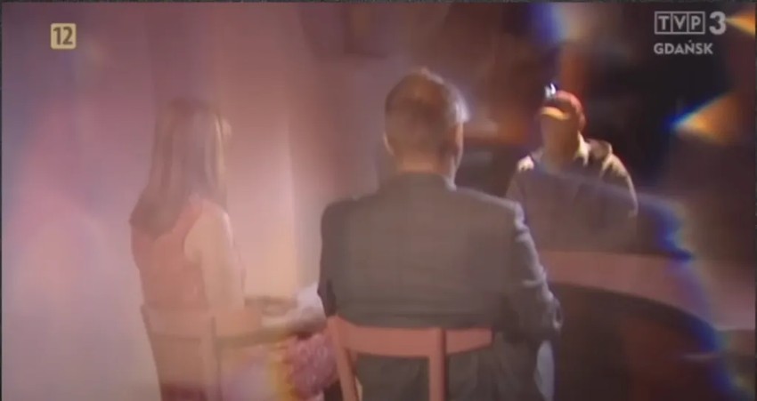 Navrocki prerušen kao njegov alter-ego Tadeuš Batir, sa šeširom i zamućenog lica | Foto: TVP-Gdansk