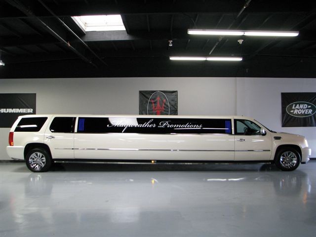 Bokser Floyd Mayweather sprzedaje luksusową limuzynę Cadillaca. Cena wywoławcza - ok. 400 tysięcy zł