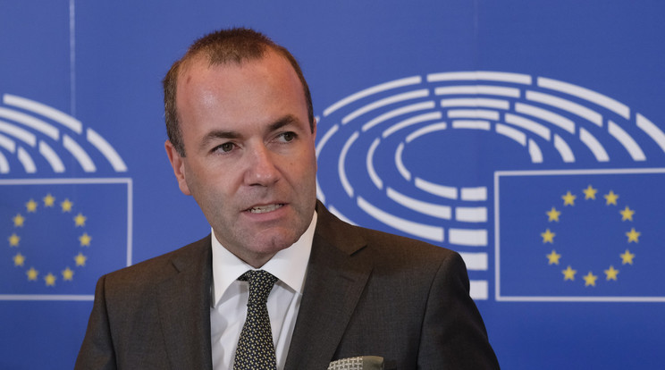 Manfred Weber néppárti
csúcsjelölt budapesti látogatása
után úgy tűnt, javult a viszony
Orbán és közte /Fotó: MTI/ EPA/ Olivier Hoslet