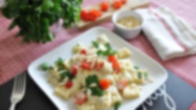 Gnocchi z sosem z gorgonzolą i pomidorkami koktajlowymi