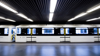 Videó az új metró haláltusájáról