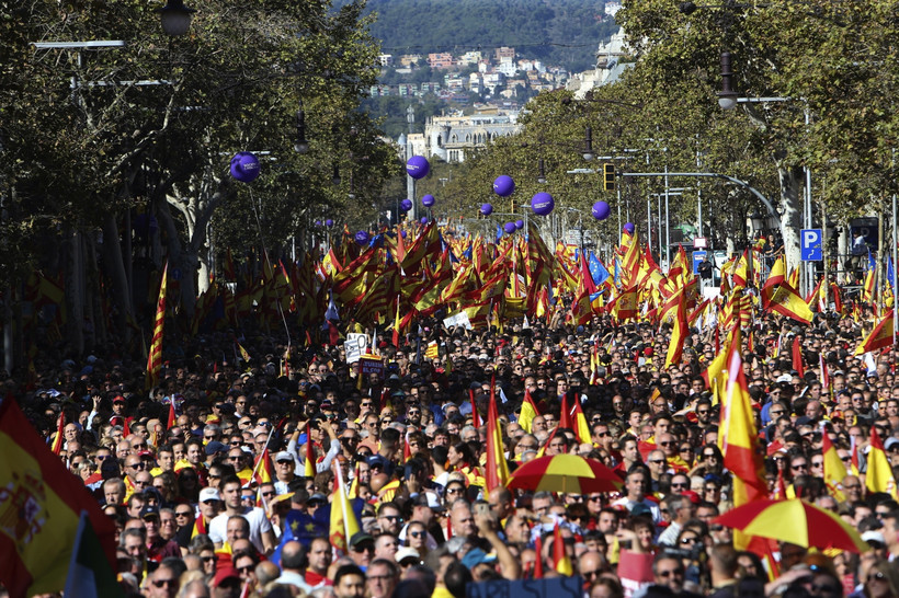 Barcelona - protest przeciwników secesji Katalonii
