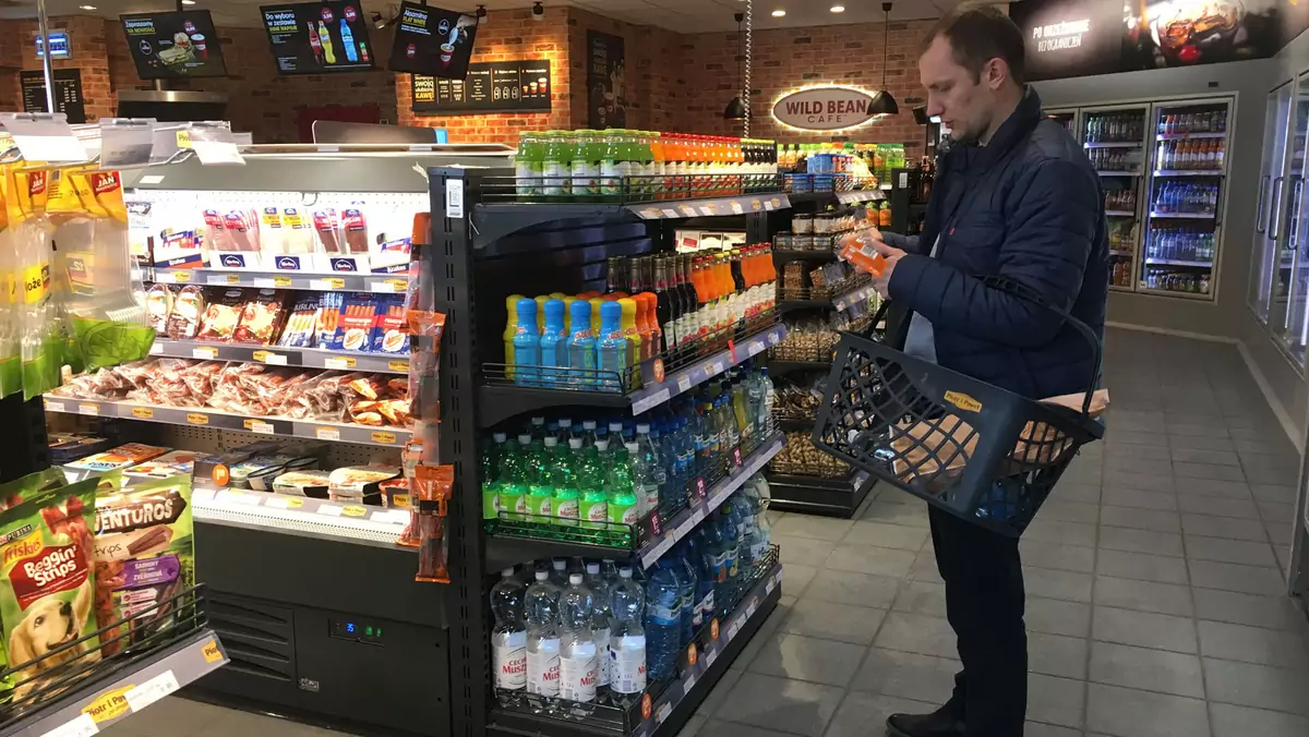 Zatankuj piwo, telewizor i pieczywo, czyli stacja paliw jako supermarket