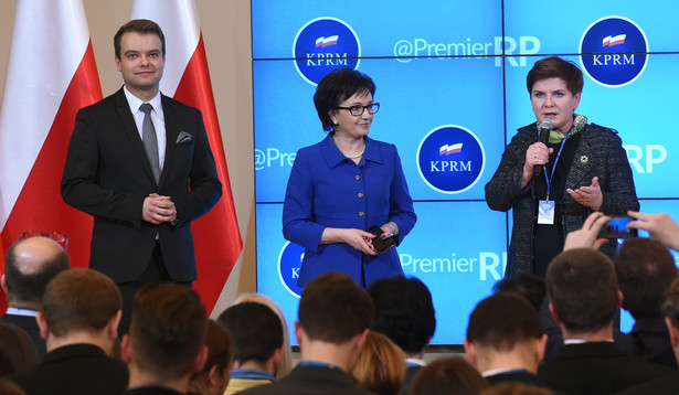 Premier Beata Szydło oraz Elżbieta Witeki Rafał Bochenek podczas spotkania w ramach noworocznego Tweetupu