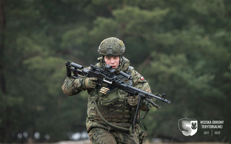 Karabin maszynowy UKM-2000P jest zasilany nabojem 7,62 × 51 mm NATO.