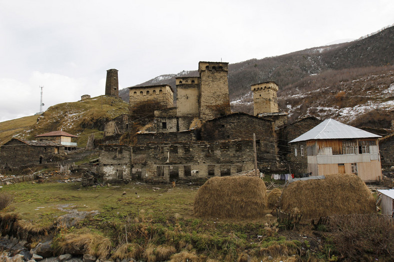 Auto Świat 4x4 Expedition: toast za Gruzję