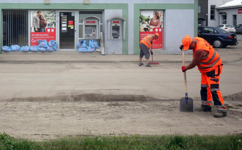 Zgierz sprząta po nawałnicy i broni się przed kolejnymi ulewami