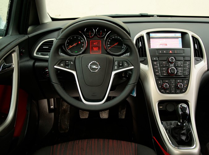 Do redakcji trafiła biała rakieta Opla z turbodoładowanym benzynowym silnikiem 1.4. Oto jak wygląda 140 KM z Gliwic w akcji...