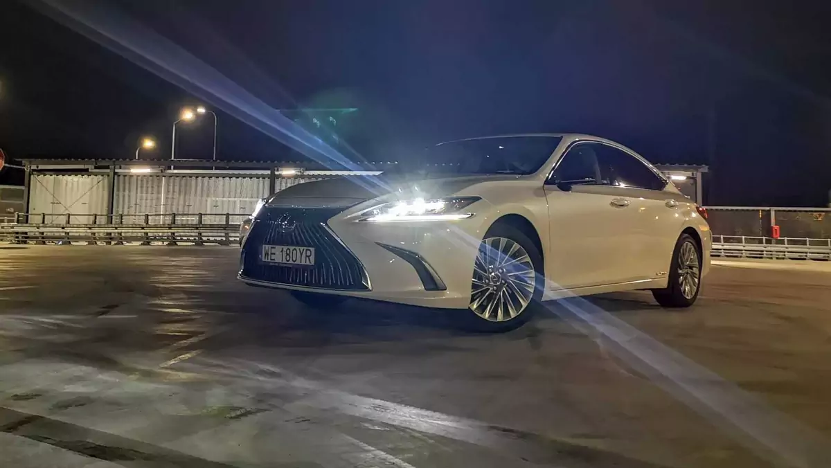 Lexus ES