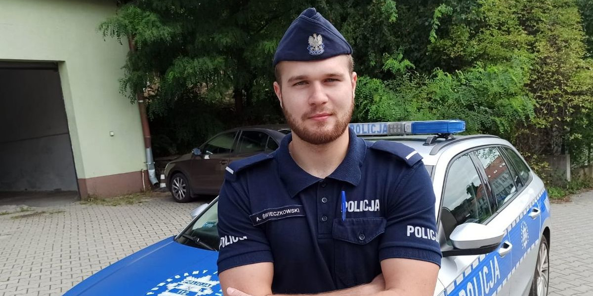 Policjanci ratują mężczyznę tonącego w Motławie w Gdańsku