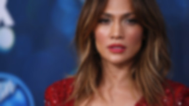 Zobacz teledysk Jennifer Lopez do "Ain't Your Mama"