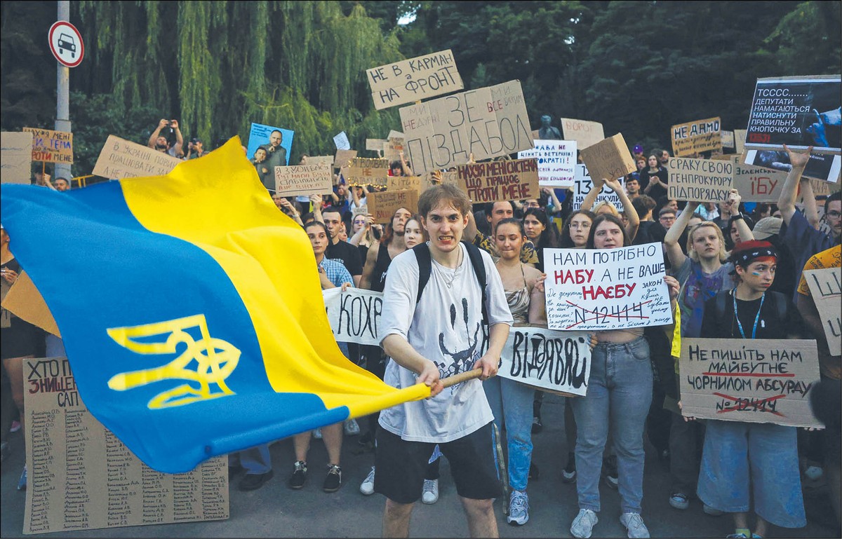 Protesty przeciwko rozmontowaniu służb i wyspecjalizowanej prokuratury walczącej z korupcją