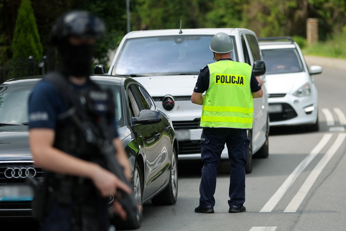 Policja przeczesuje lasy. 57-latek nadal poszukiwany. Może być niebezpieczny
