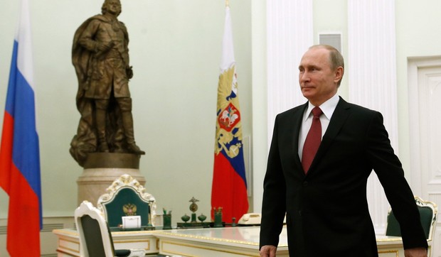 Ciničan smešak i mačo držanje