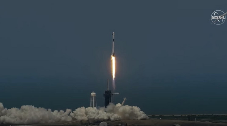 Hamarosan eléri a Nemzetközi Űrállomást a SpaceX űrhajója
