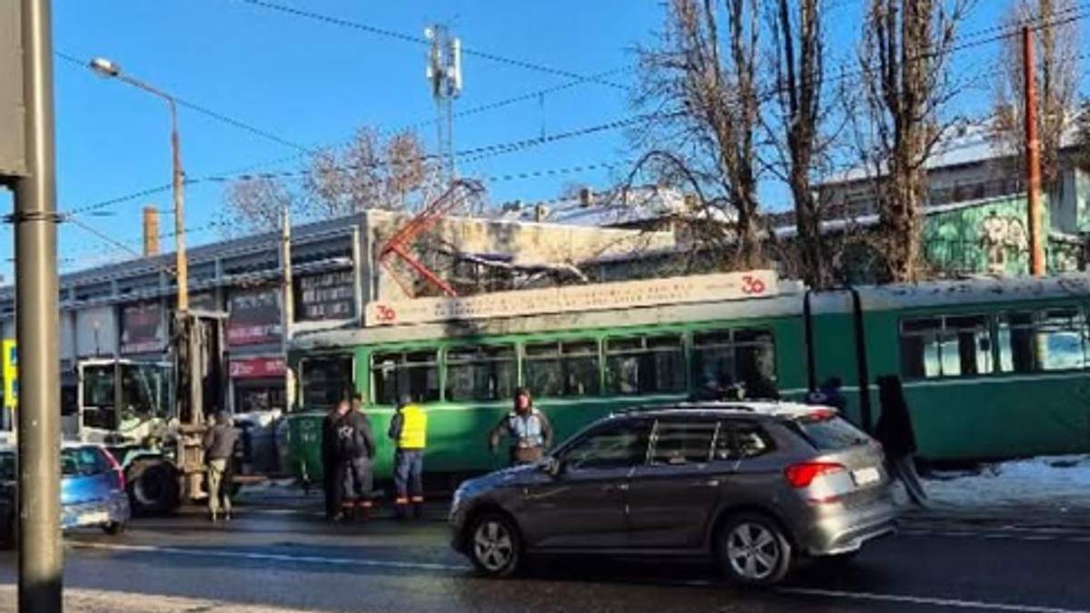 Tramvaj iskočio iz šina 