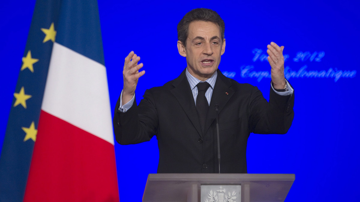 Prezydent Francji Nicolas Sarkozy przestrzegł dzisiaj przed ewentualną interwencją militarną przeciwko Iranowi w celu powstrzymania jego programu nuklearnego, oceniając, że "rozpętałaby wojnę i chaos na Bliskim Wschodzie i na świecie".