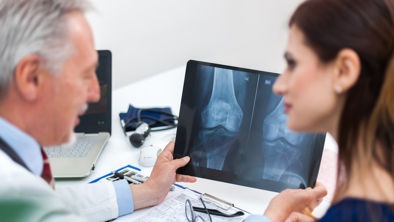 Densytometria jest badaniem, w którym ocenie podlega gęstość mineralna kości. Wykonuje się je w celu wykrycia osteopenii i osteoporozy. Dzięki niemu można oszacować zagrożenia złamaniami i dobrać odpowiednią terapię, aby zapobiegać im w przyszłości.