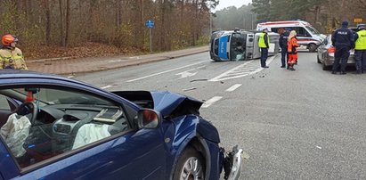 77-latka uderzyła oplem w radiowóz. Mundurowi trafili do szpitala