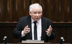 Sejm przyjął ustawę o zgromadzeniach. Było gorąco. Owacje dla Kaczyńskiego, opozycja krzyczała: Komuna wróciła