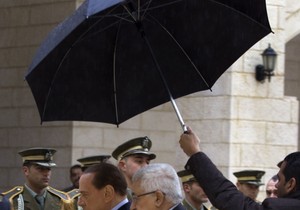 10390_0601-berluskoni-foto-afp