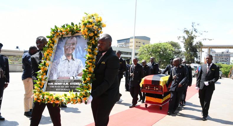 The casket containing his remains arrived at Parliament at 10:47 am
