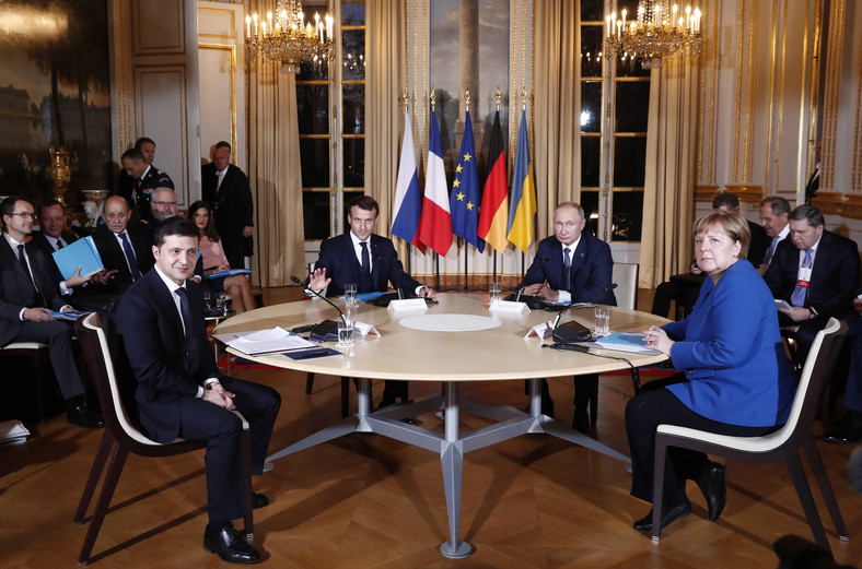 Od lewej Wołodymyr Zełenski, Emmanuel Macron, Władimir Putin i Angela Merkel podczas negocjacji normandzkiej czwórki 9 grudnia 2019 r.