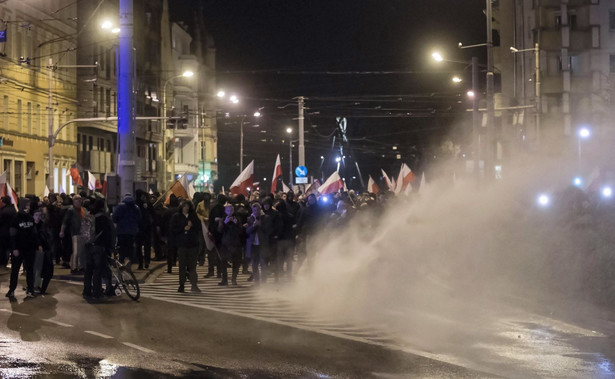 Gorąco we Wrocławiu. Kilkanaście osób rannych w starciach po rozwiązanym Marszu Polaków