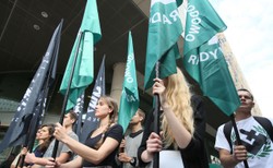 ONR nie propaguje faszyzmu i nie nawołuje do nienawiści. Prokuratura umorzyła dochodzenie