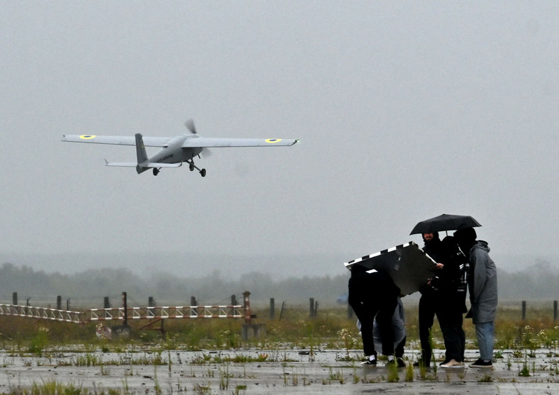 Dron zwiadowczy UJ-22 Airborne podczas lotu testowego w obwodzie kijowskim. 2 sierpnia 2022 r.