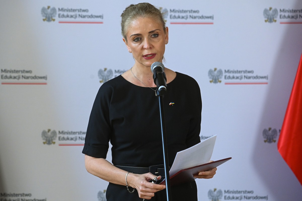 Wiceminister edukacji Joanna Mucha podczas konferencji "Uczniowie z Ukrainy w polskich szkołach – nowe rozwiązania prawne". Warszawa, 12.06.2024 (fot. Piotr Nowak).