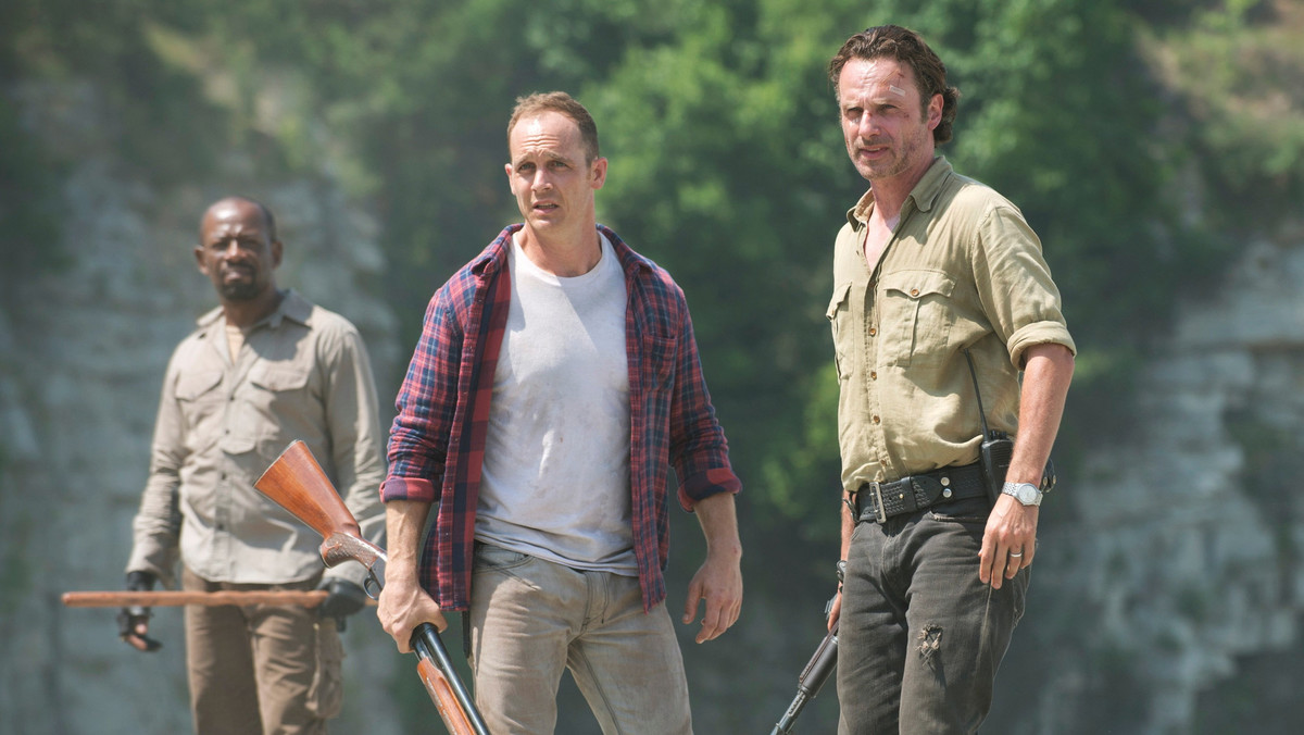 Szósty sezon "The Walking Dead", najbardziej popularnej serii o zombie, startuje już 12 października na kanale FOX. Fani serialu już niebawem zajrzą za mury Alexandrii.