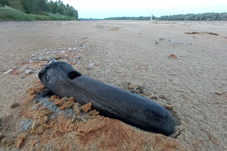 Odnaleziony na plaży topór