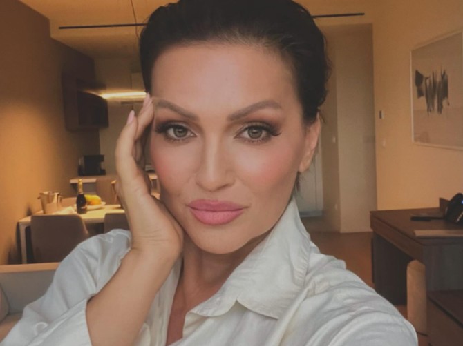 Nina Badrić u magičnoj haljini koja skida najmanje 5 kilograma i pravi čudo od figure