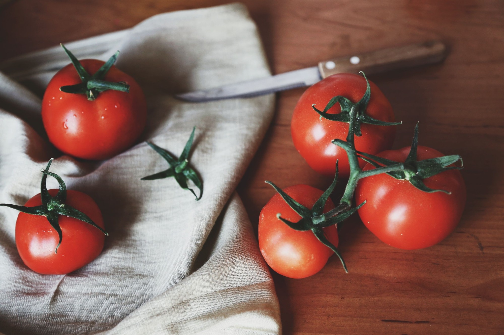 Zrelé paradajky sú významným prirodzeným zdrojom antioxidantu lykopénu.