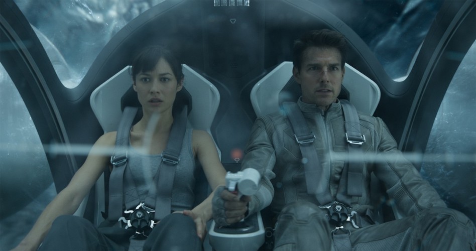 Tom Cruise i Olga Kurylenko w fimie 'Niepamięć'