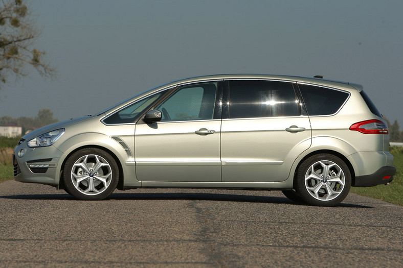 Ford S-Max kontra Seat Altea XL: co wybrać, vana na sportowo czy po hiszpańsku?