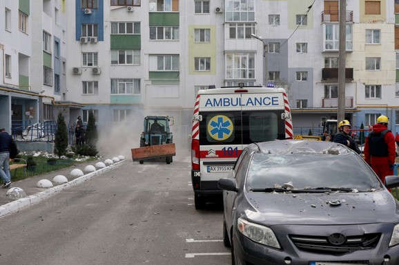 (FOTO) ŽESTOKI NAPADI I U UKRAJINI I U RUSIJI Nebo parali dronovi, desetine ranjenih u granatiranju, IMA MRTVIH