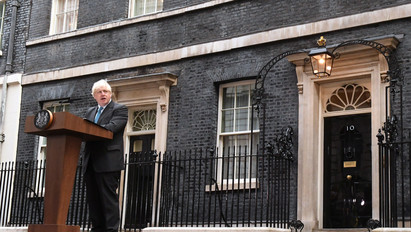 Elhagyta a Downing Street-i kormányfői rezidenciát Boris Johnson – fotók 