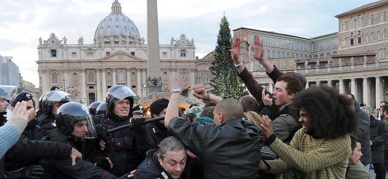 Bójka w Watykanie. "Skorumpowany Kościół!"