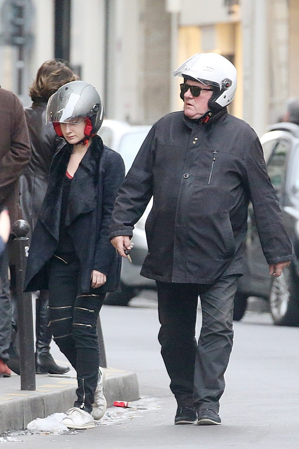 Gerard Depardieu z wnuczką w Paryżu